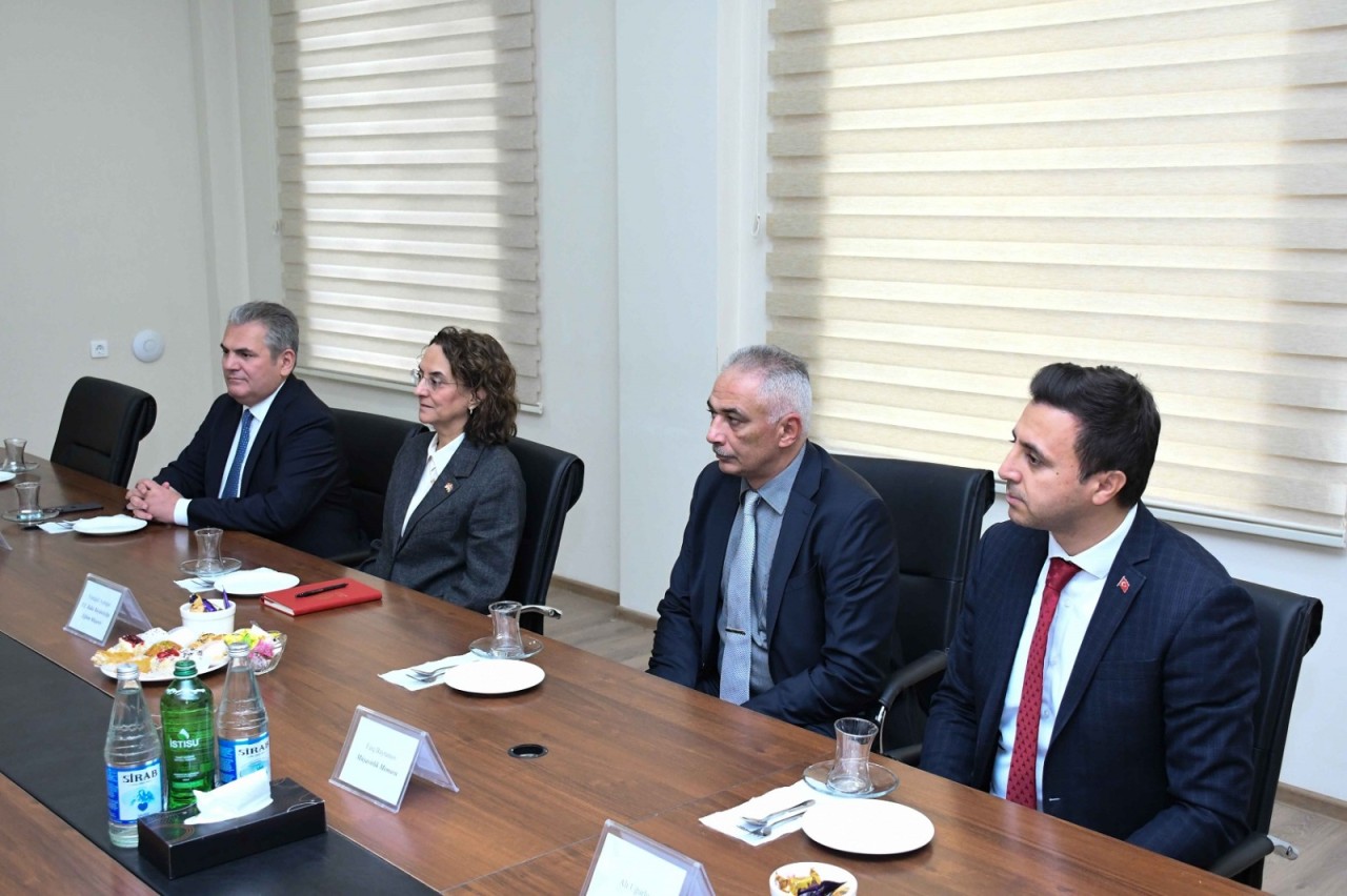 Türkiyənin Azərbaycandakı səfirliyinin təhsil müşaviri ADAU-da olub - FOTOLAR